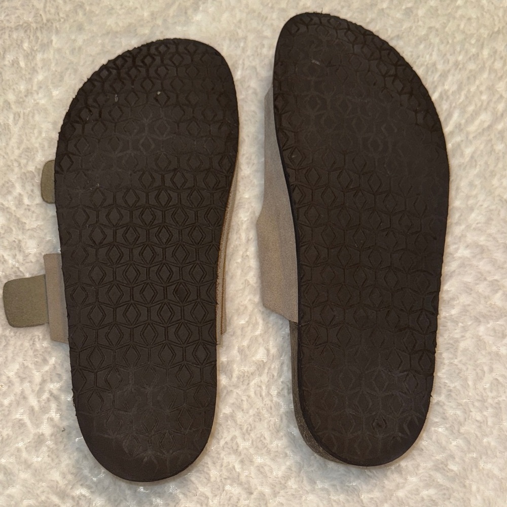 🩶 EUC Universal Thread Taupe Suede Double Buckle Slides - Picture 6 of 7